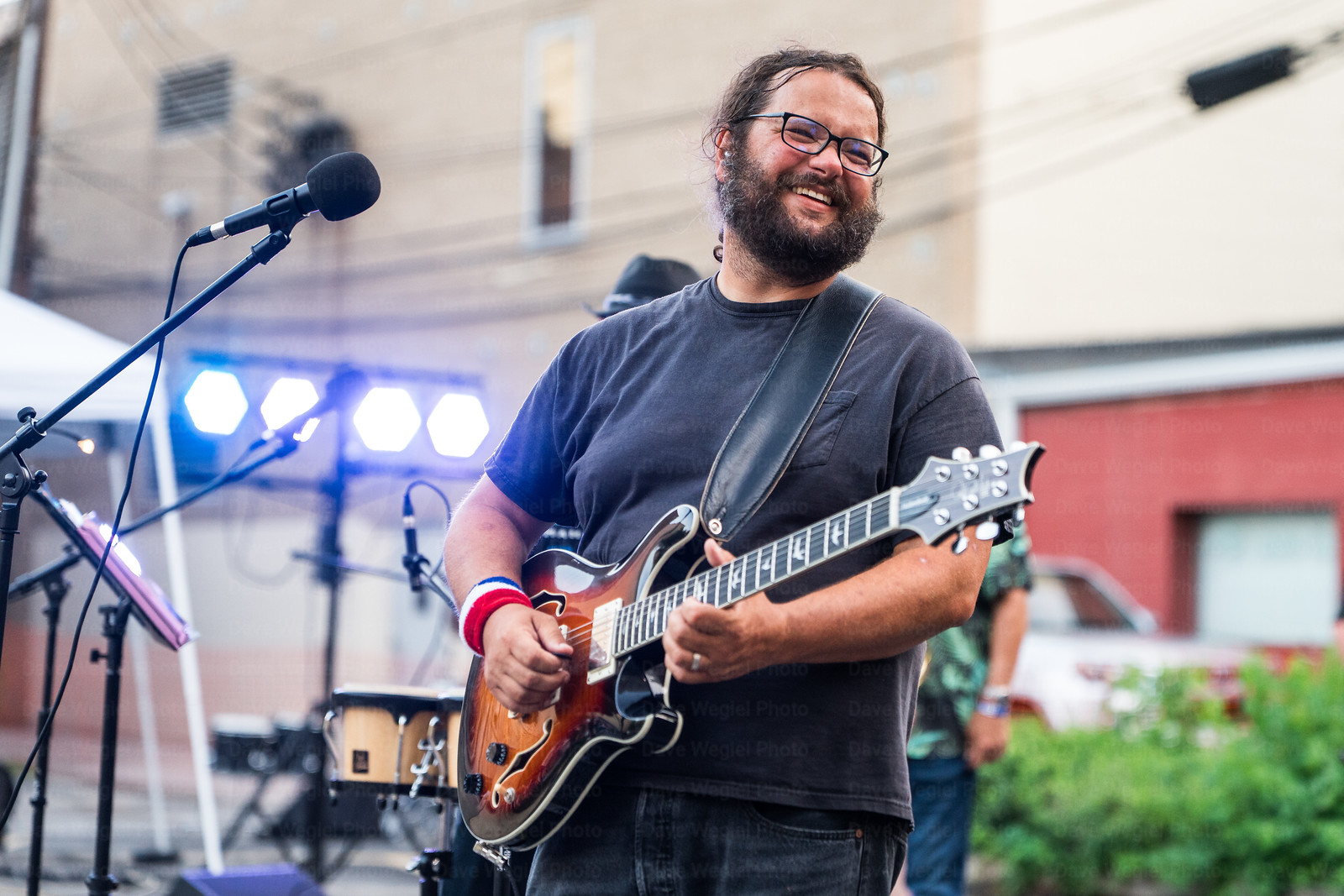 Stuart Carlton, guitar